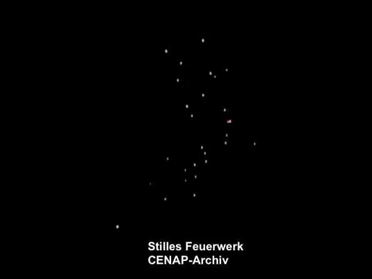 Bild: Wie in Mannheim-Neckarstadt: Himmelslaternen-Nachfolger 'Stilles Feuerwerk': UFO-Armada über Bakersfield/USA