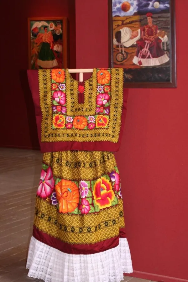 Tehuana-Kleider  und Gemälde