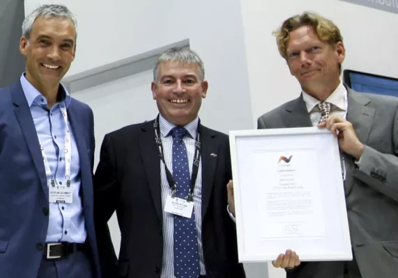 Bild: Controlware erhält "Engagement of the Year Award 2016" von Net Insight