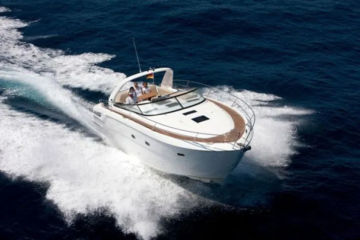 Neues Topmodel auf dem Wasser – die Bavaria 38 Bild: Neues Topmodel auf dem Wasser – die Bavaria 38