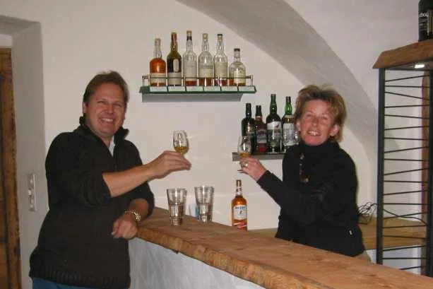 Bild: Smallest Whisky Bar on earth schließt Baumaßnahmen vorzeitig ab