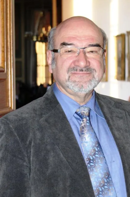 Prof. (Univ. Lima) Dr. Peter Bauer