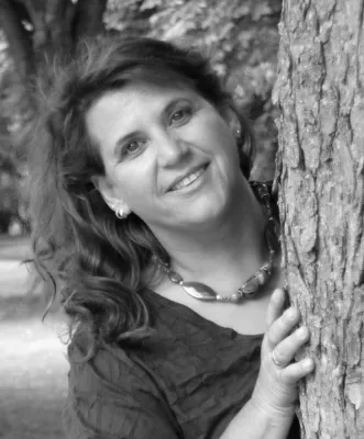 Bild: Thrillerlesung 'Im Fahrwasser der Macht' von Ute Bareiss, Stuttgart-Neugereut Stadtbücherei am 8.7.15