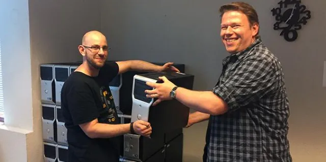 Bild: gamigo spendet Computer an Hamburger Berufsschule BS14