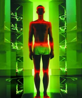 Bild: Optimale Passform erhöht die Sicherheit von Motorradbekleidung - 3D-Körpervermessung in POLO-Filialen