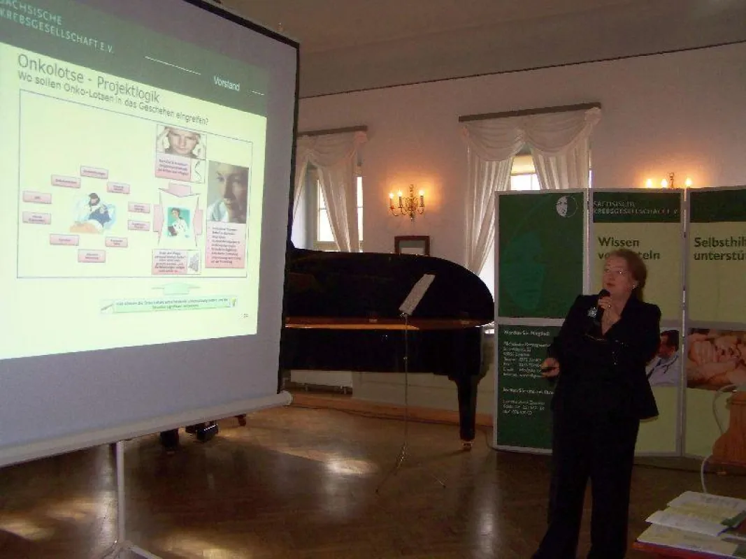 Univ.-Prof. Dr. med. Ursula G. Froster bei der Präsentation geplanter Projekte der Sächsischen Krebsgesellschaft