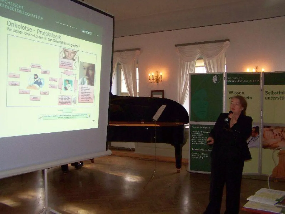 Univ.-Prof. Dr. med. Ursula G. Froster bei der Präsentation geplanter Projekte der Sächsischen Krebsgesellschaft