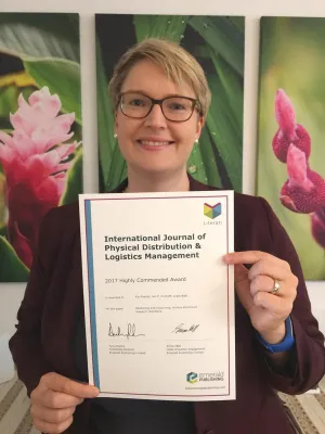 Bild: Prof. Dr. Lydia Bals vom Emerald Literati Network ausgezeichnet