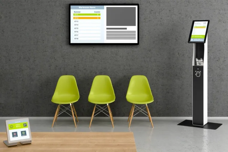Bild: Optimiertes Kundenaufruf- und -leitsystem von digitalSIGNAGE.de