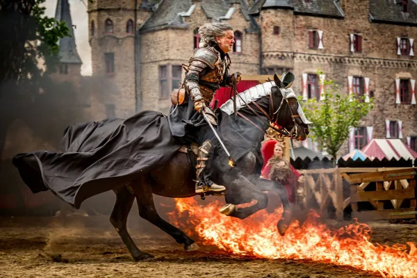 Bild: Ritterfestspiele auf Burg Satzvey an Pfingsten 2025