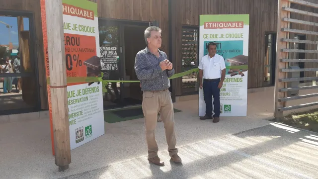 Bild: Ethiquable eröffnet erste genossenschaftliche Bio-faire Schokoladenfabrik in Fleurance, Frankreich