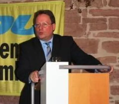 Bild: CDU diskutiertmit stv. CDA Bundesvorsitzenden Christian Bäumler über den Neustart der Koalition