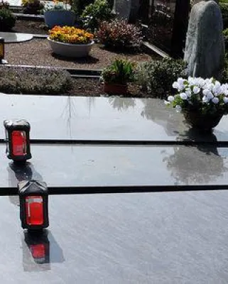 Bild: Gericht hält Verbot von Grabplatten für zulässig