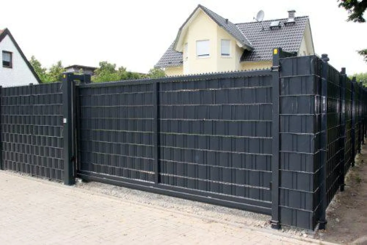 Stabmattenzaun mit Sichtschutz