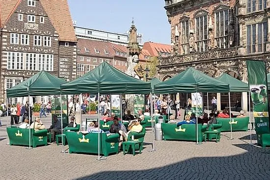 Die Jacobs Krönung Sofa-Tour zu Gast in Saarbrücken Bild: Die Jacobs Krönung Sofa-Tour zu Gast in Saarbrücken