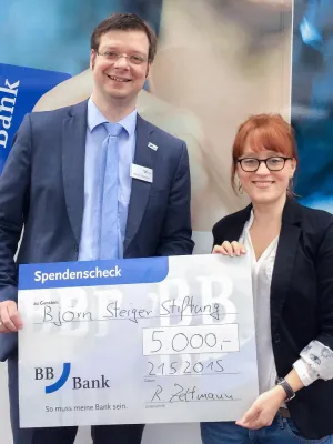 Bild: BBBank unterstützt das Baby-Notarztwagen-Projekt der Björn Steiger Stiftung
