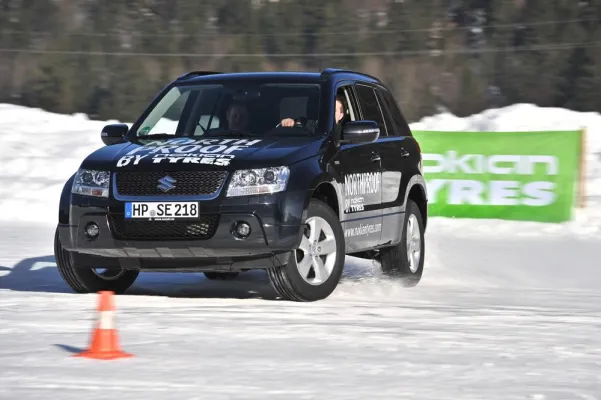 Bild: Sicherer Fahrspaß beim Nokian Tyres Off Road Testival 2011
