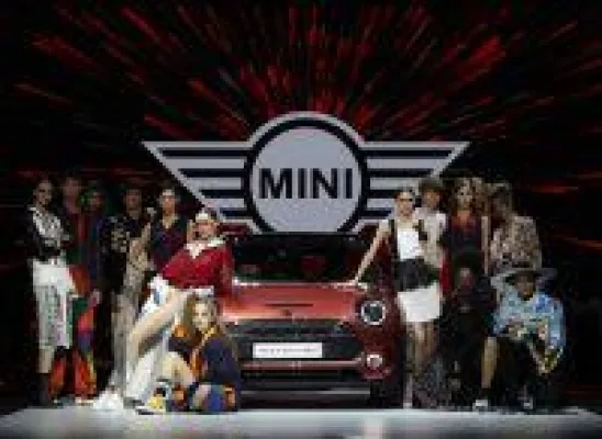 CENTRESTAGE - Hongkonger Modeevent gibt jungen Designern eine Bühne Bild: CENTRESTAGE - Hongkonger Modeevent gibt jungen Designern eine Bühne