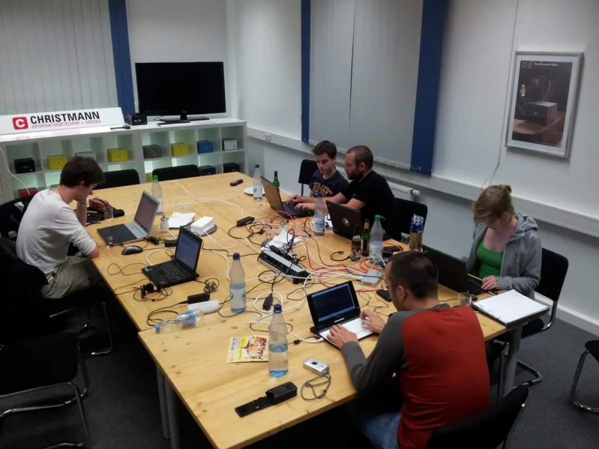 Das kluster-Team bei der Arbeit in der Christmann-Zentrale