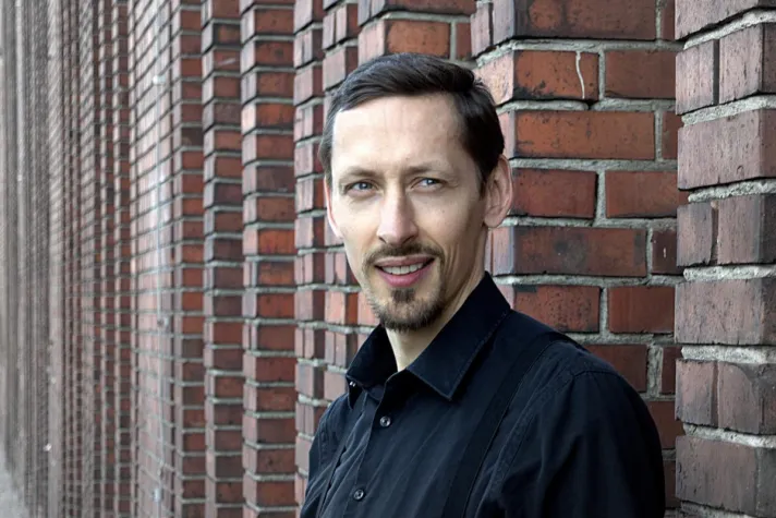 Bedingungsloses Grundeinkommen auf der Buchmesse Leipzig: Henrik Lode liest aus „Laotse im Schlaraffenland“ Bild: Bedingungsloses Grundeinkommen auf der Buchmesse Leipzig: Henrik Lode liest aus „Laotse im Schlaraffenland“