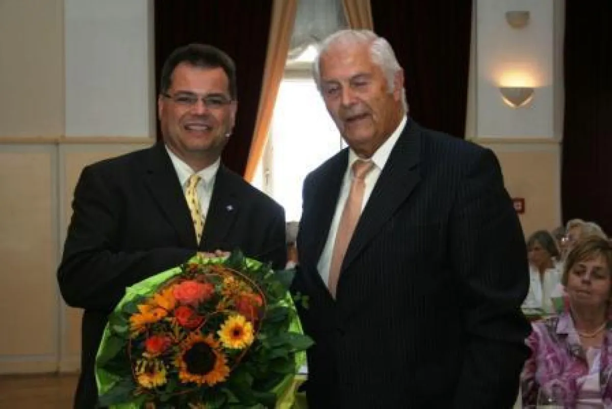 Gratulation durch Herrn Schmuck