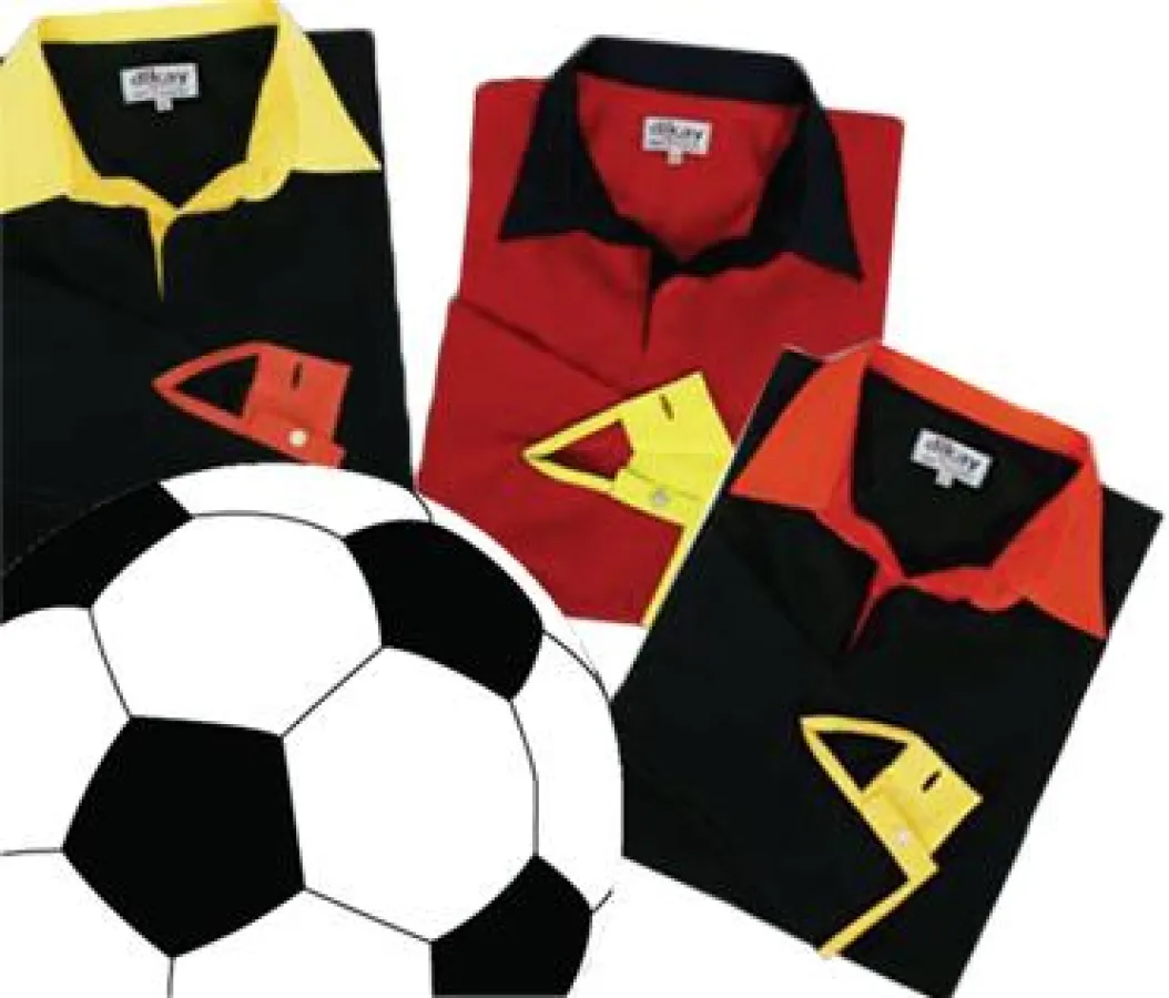 Pünktlich zur WM gibt es Polo-Shirts im WM-Look von KPM