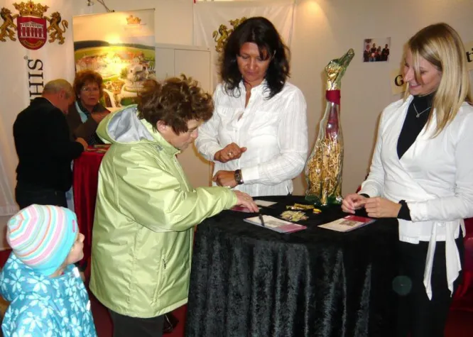Monarchis präsentiert sich mit einem Messestand auf der Oberschwabenschau Bild: Monarchis präsentiert sich mit einem Messestand auf der Oberschwabenschau