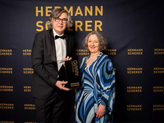 Bild: Die ehemalige Leistungssportlerin im Rennrodeln, Ursula Burghartswieser holt sich den Rednerpreis