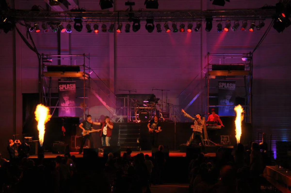 SPLASH mit beeindruckender Show