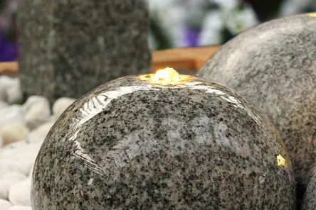 Bild: Quellsteine und kleine Springbrunnen für Garten und Terrassen