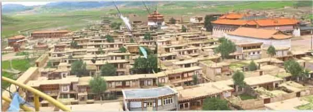 Bild: Kommerzialisierung einer buddhistischen Pilgerstätte in Osttibet