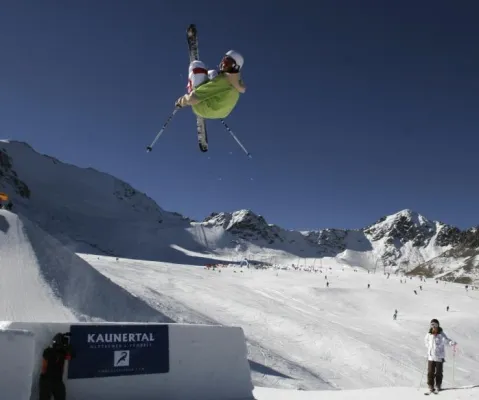 Bild: Snowboard & Freeski Action pur beim 25. Kaunertal Opening vom 15. – 17.10.2010 Kaunertaler