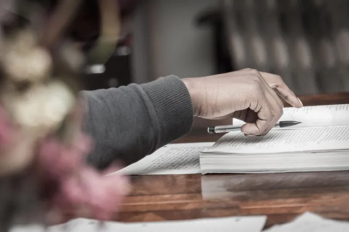 Bild: Textkorrektur in der Schweiz und in Deutschland