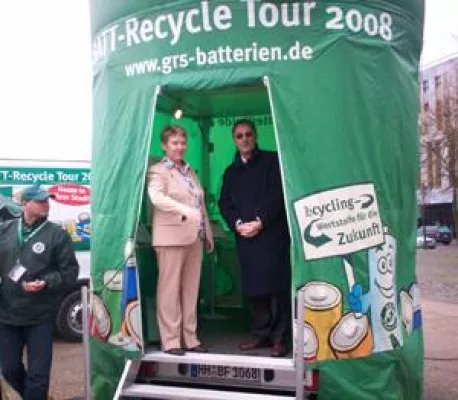 Bild: Magdeburg - Ministerin Petra Wernicke unterstützt BATT-Recycle Tour 2008 von GRS Batterien