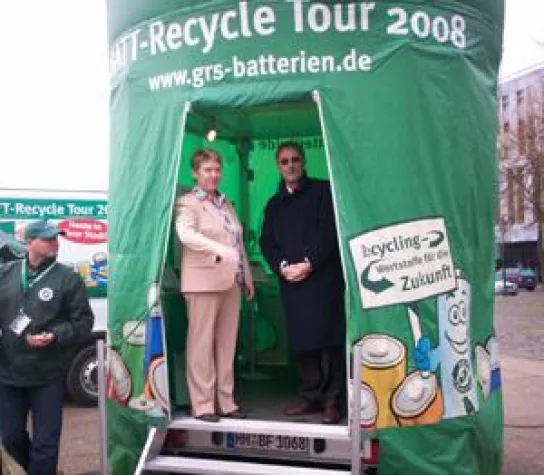 Bild: Magdeburg - Ministerin Petra Wernicke unterstützt BATT-Recycle Tour 2008 von GRS Batterien