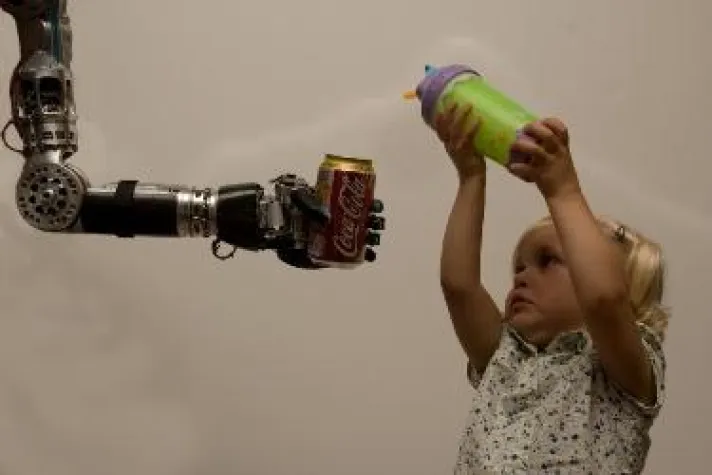 Gründung von Forschungszentrum "Direct Manufacturing Research Center" Bild: Gründung von Forschungszentrum "Direct Manufacturing Research Center"