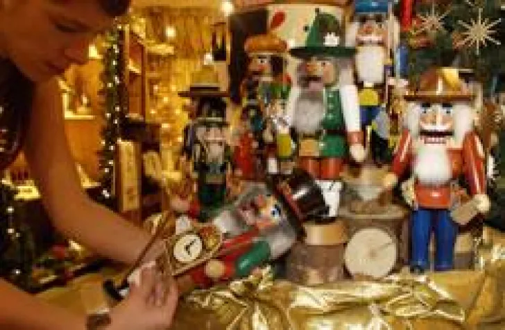 Bild: Erzgebirgische Holzkunst aus dem Stracoland auf Weihnachtsmarkt im Sophienhof in Kiel