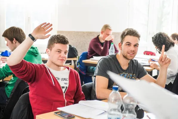 Bild: Schülerstudium gewährt schon vor dem Abi Einblicke in die Hochschulwelt