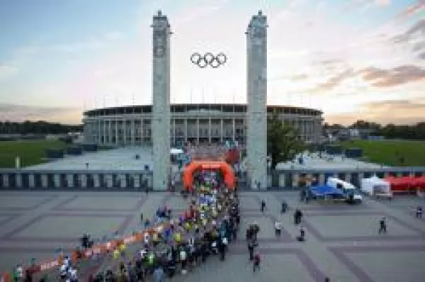 Bild: Teamgeist siegt – die B2RUN Saison 2012 endete in einem bewegenden Finale im Olympiastadion Berlin