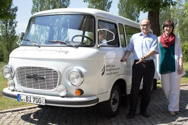Antworten zur beruflichen Rehabilitation am weißen BARKAS in Zwickau Bild: Antworten zur beruflichen Rehabilitation am weißen BARKAS in Zwickau