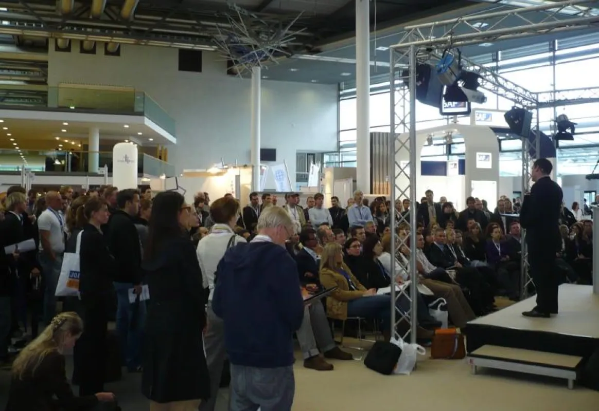 Viele begeisterte Besucher am Messestand der INTERNETONE AG aus Köln. Foto: INTERNETONE AG