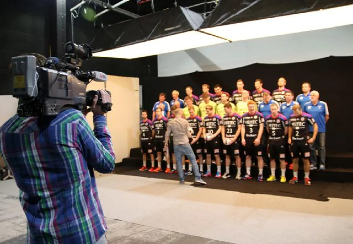 (Foto: hl-studios, Erlangen): HC Erlangen – Mannschafts-Shooting mit „Making-Of“ bei hl-studios