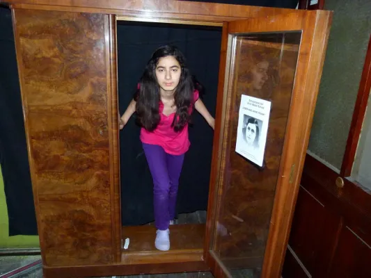 Bild: Leben wie Anne Frank - 10 Schüler tauchen mit ihrer Lehrerin in einem Versteck unter