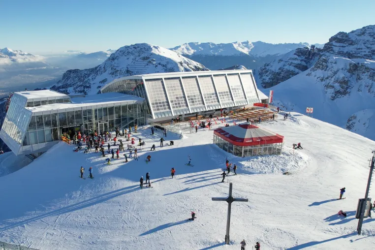Bild: Beim Geheimtipp-Testsieger warten ab 22. November nicht nur neue Pisten und Routen auf Schneehungrige