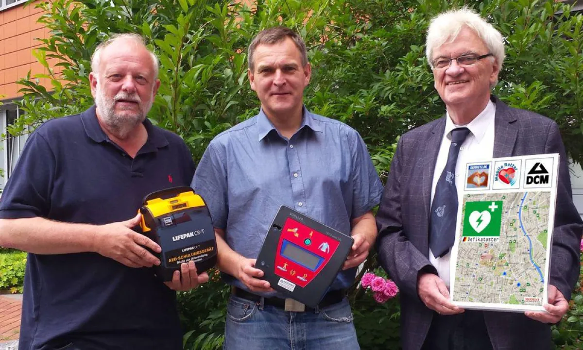Kooperation: F. Nölle, Dr. R. Stroop und R. Niggemeier (v.l.) im Kapf gegen den PHT. Foto: Görder