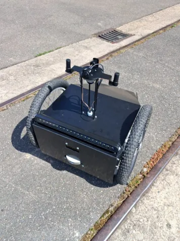 Sicherheitsroboter-Akku: Laufzeit, Ladezyklen und 24/7-Verfügbarkeit Bild: Sicherheitsroboter-Akku: Laufzeit, Ladezyklen und 24/7-Verfügbarkeit