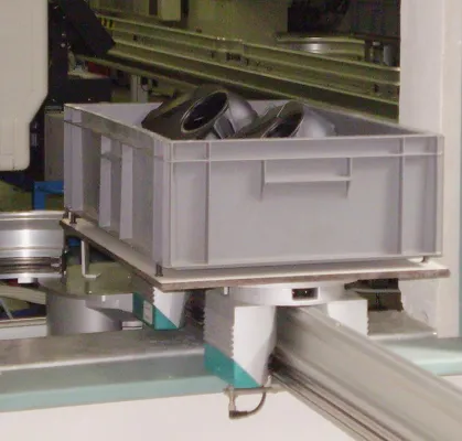 Bild: Effiziente und vollautomatisierte Intralogistik in der Kunststoffindustrie