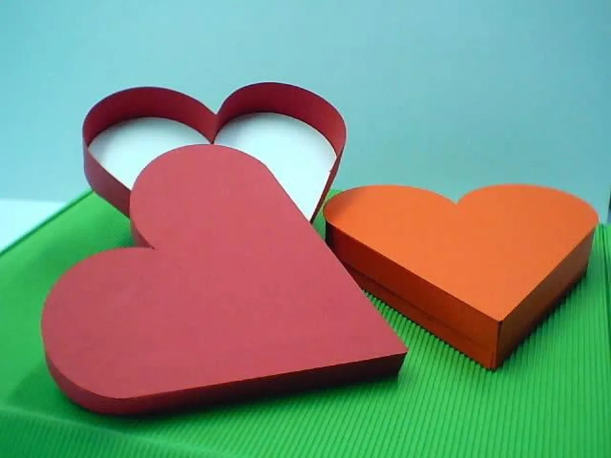 Ob HERZlich, rund, eckig - wir produzieren Ihren Wunschkarton