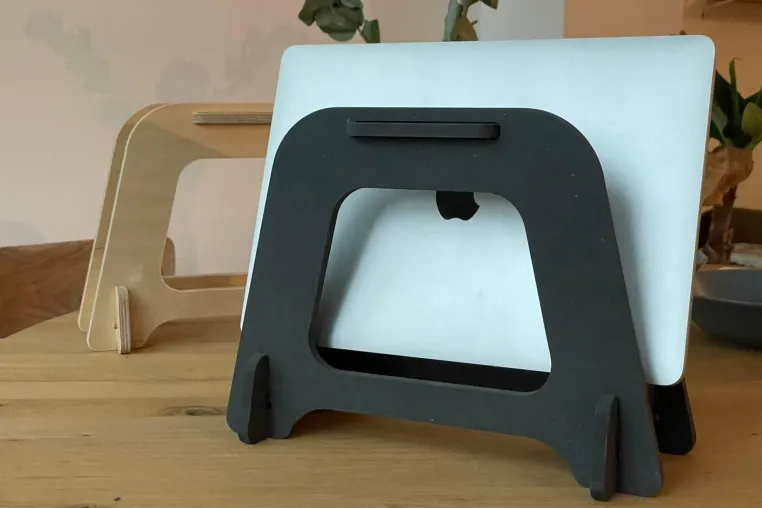 Bild: hydesk Multistand, Laptopständer und vertikale Aufbewahrung in einem