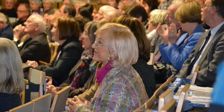 Offenes Weiterbildungsstudium an der Universität Hamburg Bild: Offenes Weiterbildungsstudium an der Universität Hamburg